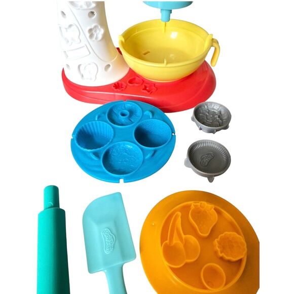 PLAY-DOH Kitchen Creations Spinning Treats Mixer Baking Cooking Toys w/ BONUS - Picture 4 of 8